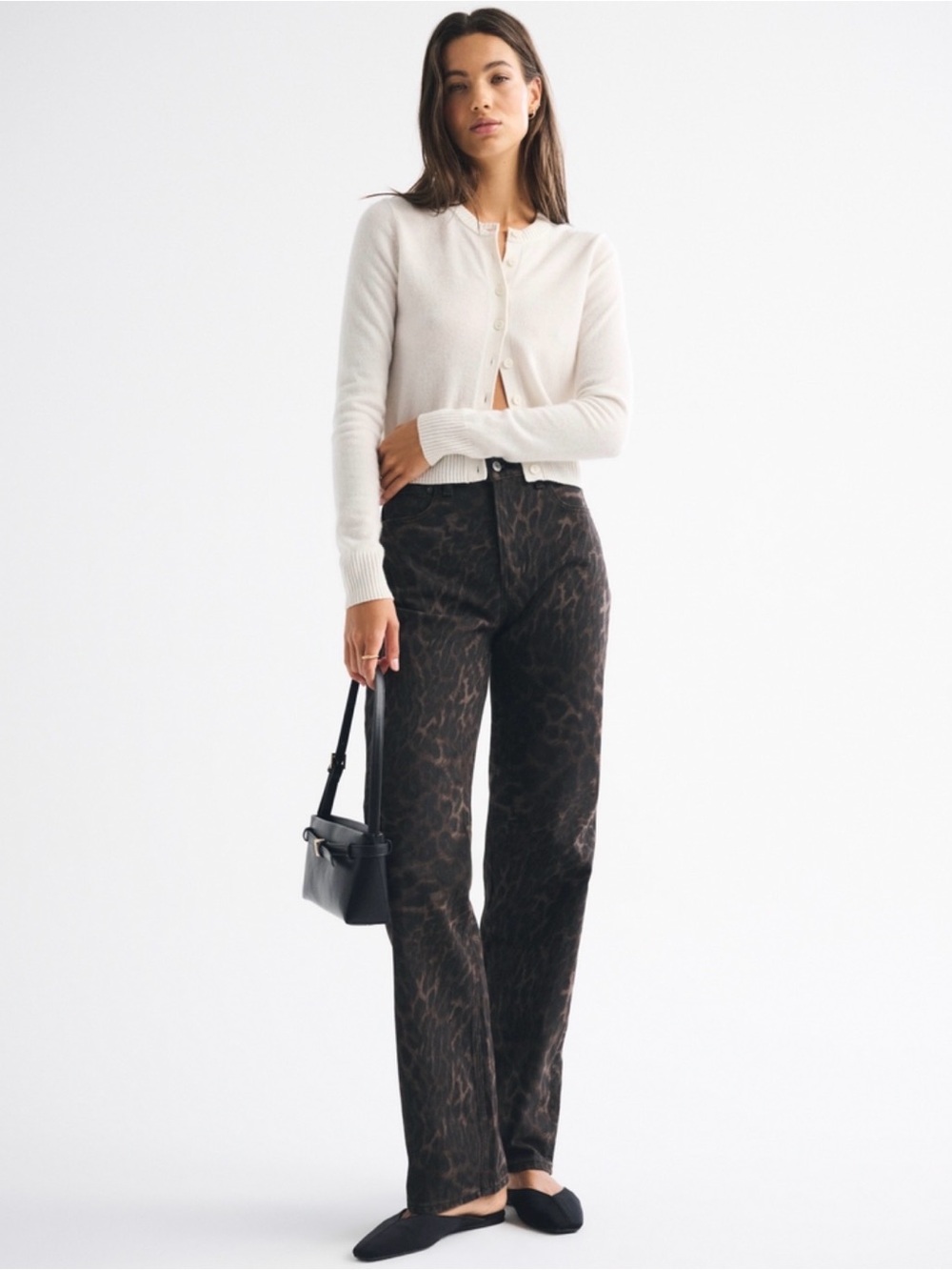Abercrombie and Fitch High Rise 90s Relaxed Jean in Leopard - Picture 3 of 9
